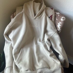 Comfrt beige sweatshirt